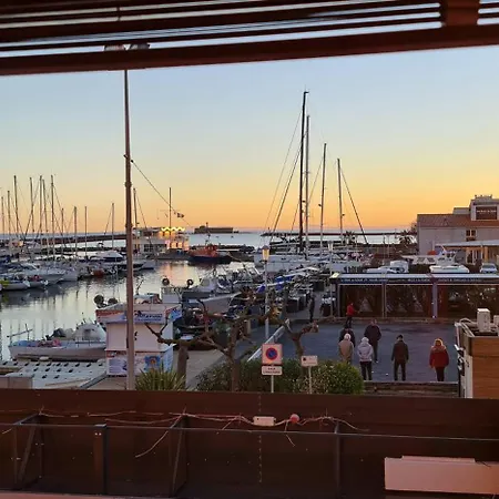 Résidence De Standing La Pêcherie Spacieux T3 Comme Un Cocon Familial Vue Et Sur L'avant Port Sur Le Bout Du Bout De Cap D'agde Seule Cap En Occitanie Agde