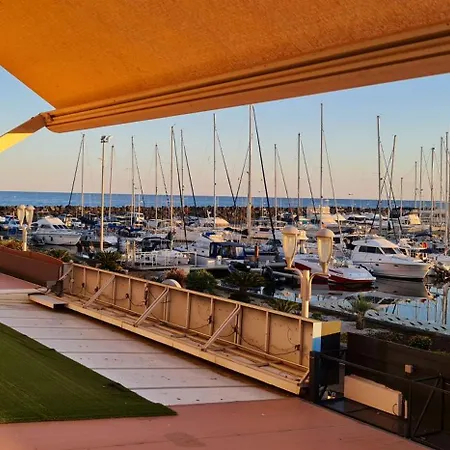 Résidence De Standing La Pêcherie Spacieux T3 Comme Un Cocon Familial Vue Et Sur L'avant Port Sur Le Bout Du Bout De Cap D'agde Seule Cap En Occitanie *
