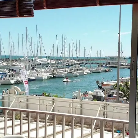 De Standing La Pecherie Spacieux T3 Comme Un Cocon Familial Vue Et Sur L'avant Port Sur Le Bout Du Bout De Cap D'agde Seule Cap En Occitanie