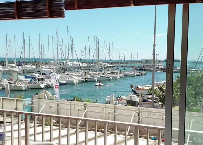 De Standing La Pecherie Spacieux T3 Comme Un Cocon Familial Vue Et Sur L'avant Port Sur Le Bout Du Bout De Cap D'agde Seule Cap En Occitanie