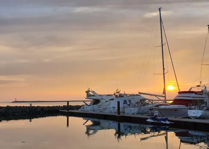 De Standing La Pecherie Spacieux T3 Comme Un Cocon Familial Vue Et Sur L'avant Port Sur Le Bout Du Bout De Cap D'agde Seule Cap En Occitanie شقة آجد