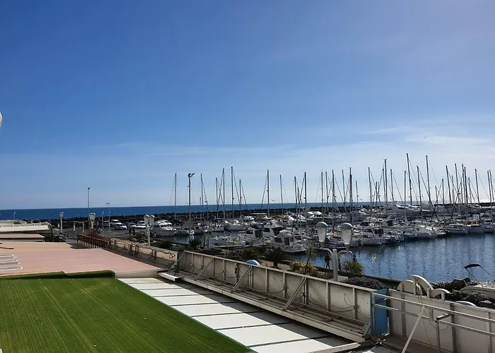 De Standing La Pecherie Spacieux T3 Comme Un Cocon Familial Vue Et Sur L'avant Port Sur Le Bout Du Bout De Cap D'agde Seule Cap En Occitanie